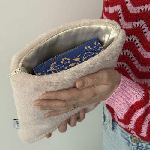 Fluffy Love könyvtok - Cipzáras