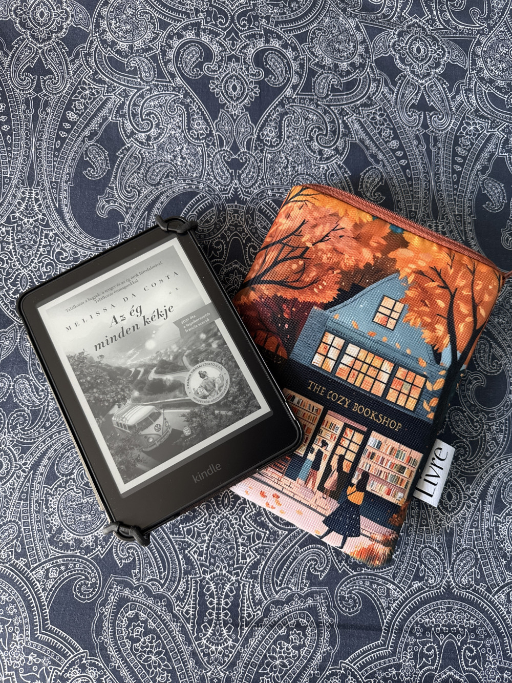 The Cozy Bookshop e-book tok 7" - Cipzáras
