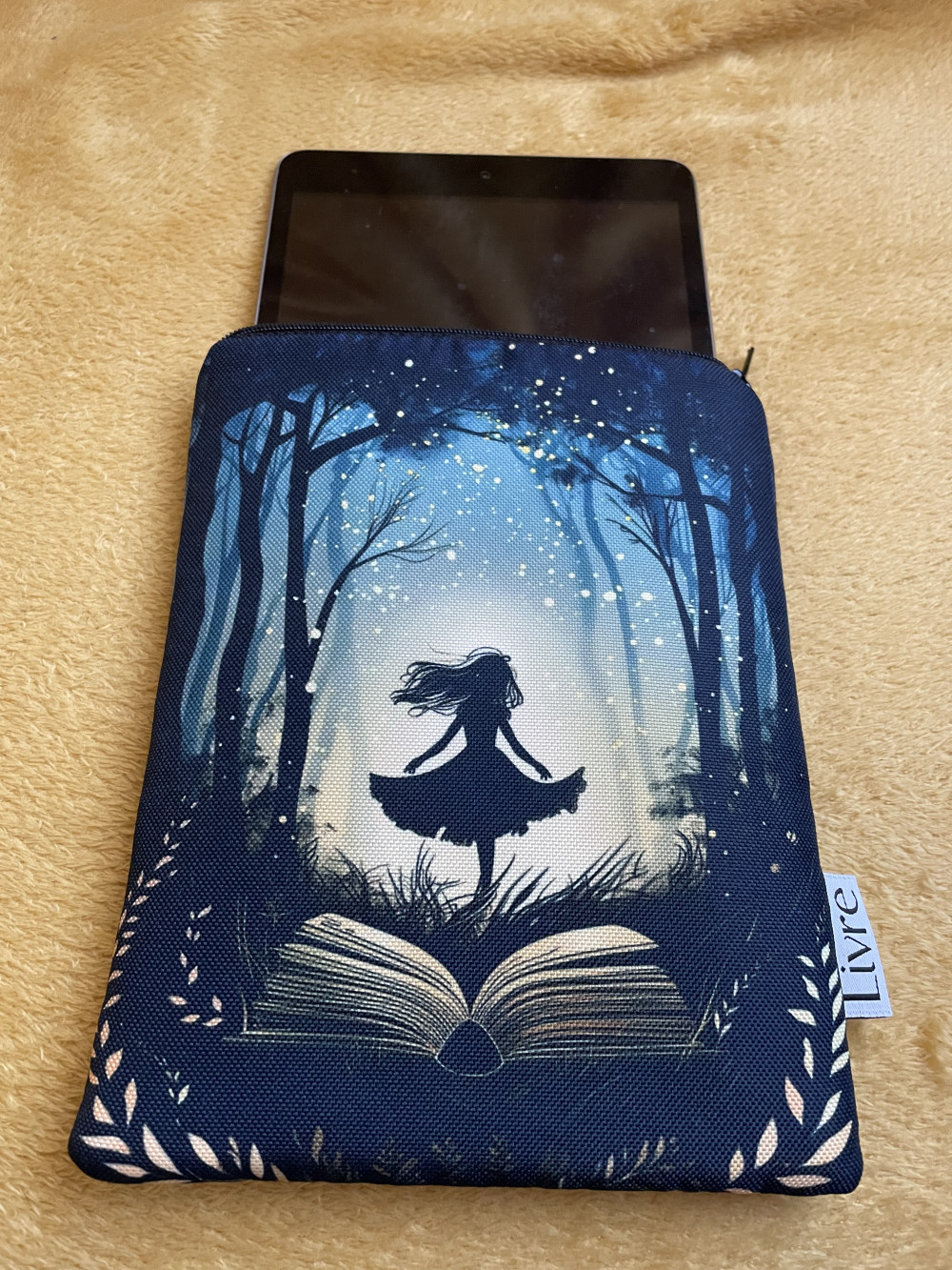 Elvarázsolt Erdő e-book tok 7" - Cipzáras
